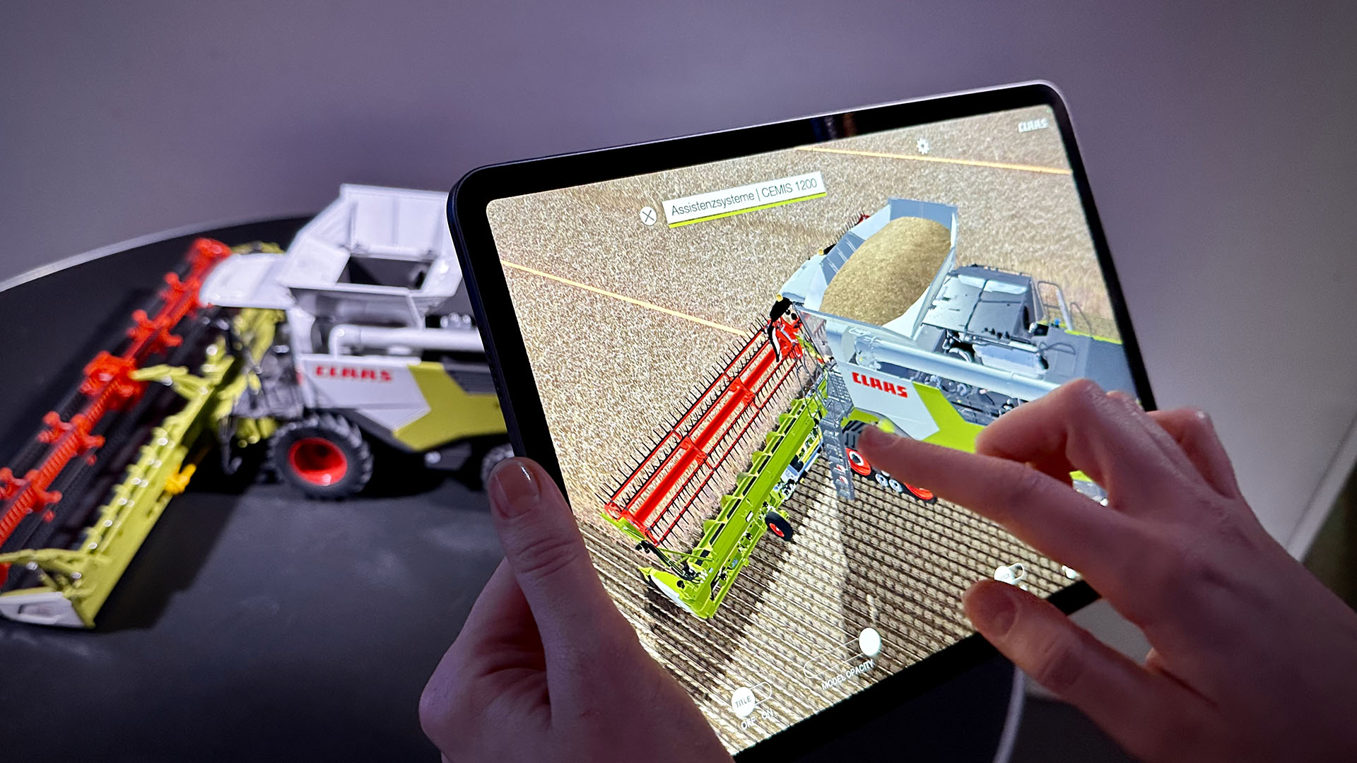 CLAAS - Show Smart Mixed Reality Presentations